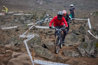 Copa Downhill 'deki doğal yokuş aşağı pistinde hızlı hareket.