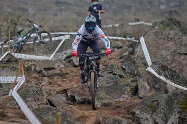 Copa Downhill 'deki doğal yokuş aşağı pistinde hızlı hareket.