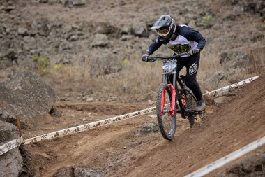 Copa Downhill 'deki doğal yokuş aşağı pistinde hızlı hareket.