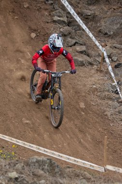 Copa Downhill 'deki doğal yokuş aşağı pistinde hızlı hareket.