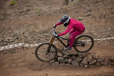 Copa Downhill 'deki doğal yokuş aşağı pistinde hızlı hareket.