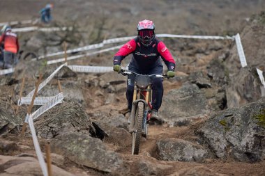 Copa Downhill 'deki doğal yokuş aşağı pistinde hızlı hareket.