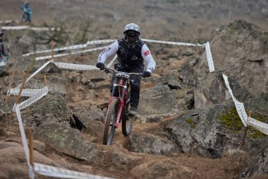 Copa Downhill 'deki doğal yokuş aşağı pistinde hızlı hareket.