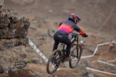 Copa Downhill 'deki doğal yokuş aşağı pistinde hızlı hareket.