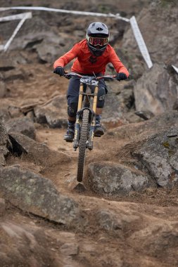 Copa Downhill 'deki doğal yokuş aşağı pistinde hızlı hareket.