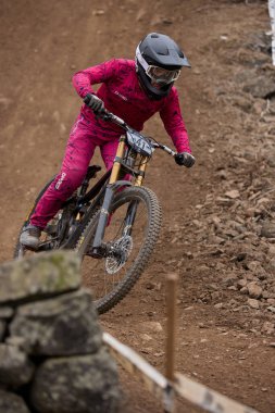 Copa Downhill 'deki doğal yokuş aşağı pistinde hızlı hareket.