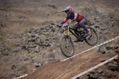 Copa Downhill 'deki doğal yokuş aşağı pistinde hızlı hareket.