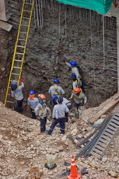Güvenlik ve becerinin, planları kalıcı yapılara dönüştürdüğü yeni bir binanın temelini oluşturan hassasiyet, takım çalışması ve disiplin..