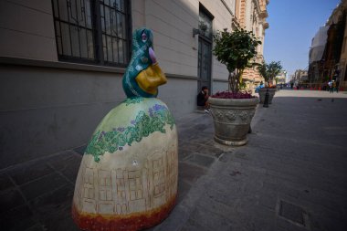Tapada 'nın Gizemi Lima Tarihi Merkezi' nde duruyor. Bu canlı heykel Tapada Limea 'ya saygılarını sunuyor..