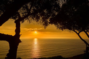 Miraflores 'teki La Costa Verde' deki altın saat Lima, Peru 'daki en ikonik manzaralardan birini sunuyor..