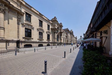 Lima şehir merkezindeki kaldırım taşı sokakları boyunca zamanda geri git. Plaza Belediye Başkanı 'nın ihtişamından asırlık manastırlarının gizli manastırlarına kadar tarihi merkez, Amerika' nın en zengin ve en güçlü valiliğinin hikayesini anlatıyor.
