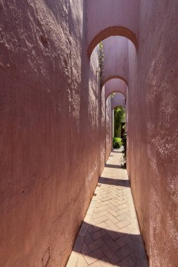 Casa de la Cultura Criolla (Criollo Kültür Evi), aynı zamanda Casa de Carlos A. Saco olarak da bilinir, Lima şehir merkezinde Criollo kültürünün müzik ve sosyal geleneklerini korumaya adanmış canlı bir kültürel alandır..