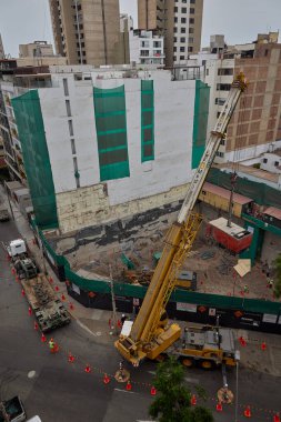 Şehir İnşaat Alanında Ağır Görevli Gezici Turna Kaldırma Operasyonu,