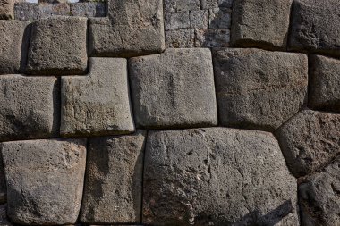 Cusco 'nun dışındaki Sacsayhuamn Kalesi' nde bulunan megalitik taş ustasının yüksek detaylı bir görüntüsü. Bu bölge İnka mühendisliğinin bir başyapıtıdır ve Amerika 'daki en etkileyici arkeolojik komplekslerden biri olmaya devam etmektedir..