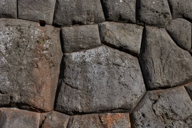 Cusco 'nun dışındaki Sacsayhuamn Kalesi' nde bulunan megalitik taş ustasının yüksek detaylı bir görüntüsü. Bu bölge İnka mühendisliğinin bir başyapıtıdır ve Amerika 'daki en etkileyici arkeolojik komplekslerden biri olmaya devam etmektedir..