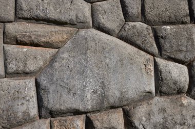 Cusco 'nun dışındaki Sacsayhuamn Kalesi' nde bulunan megalitik taş ustasının yüksek detaylı bir görüntüsü. Bu bölge İnka mühendisliğinin bir başyapıtıdır ve Amerika 'daki en etkileyici arkeolojik komplekslerden biri olmaya devam etmektedir..