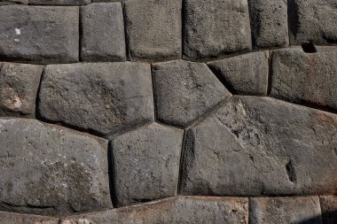 Cusco 'nun dışındaki Sacsayhuamn Kalesi' nde bulunan megalitik taş ustasının yüksek detaylı bir görüntüsü. Bu bölge İnka mühendisliğinin bir başyapıtıdır ve Amerika 'daki en etkileyici arkeolojik komplekslerden biri olmaya devam etmektedir..