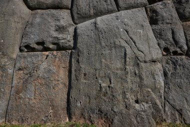 Cusco 'nun dışındaki Sacsayhuamn Kalesi' nde bulunan megalitik taş ustasının yüksek detaylı bir görüntüsü. Bu bölge İnka mühendisliğinin bir başyapıtıdır ve Amerika 'daki en etkileyici arkeolojik komplekslerden biri olmaya devam etmektedir..