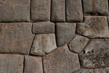 Cusco 'nun dışındaki Sacsayhuamn Kalesi' ndeki megalitik taş ustasının detaylı görüntüleri. Bu bölge İnka mühendisliğinin bir başyapıtıdır ve Amerika 'daki en etkileyici arkeolojik komplekslerden biri olmaya devam etmektedir..