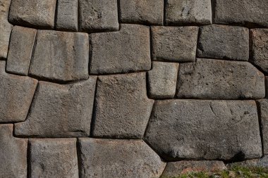 Cusco 'nun dışındaki Sacsayhuamn Kalesi' ndeki megalitik taş ustasının detaylı görüntüleri. Bu bölge İnka mühendisliğinin bir başyapıtıdır ve Amerika 'daki en etkileyici arkeolojik komplekslerden biri olmaya devam etmektedir..