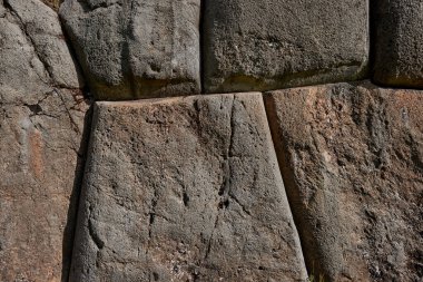 Cusco 'nun eteklerindeki Sacsayhuamn Kalesi' nin megalitik taş ustasının yakın çekimi. Bu bölge İnka mühendisliğinin bir başyapıtıdır ve Amerika 'daki en etkileyici arkeolojik komplekslerden biri olmaya devam etmektedir..