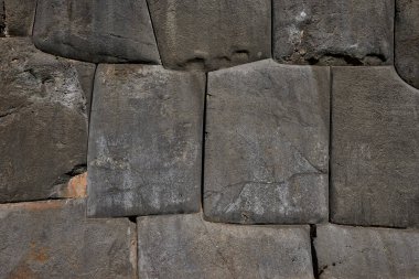 Cusco 'nun eteklerindeki Sacsayhuamn Kalesi' nin megalitik taş ustasının yakın çekimi. Bu bölge İnka mühendisliğinin bir başyapıtıdır ve Amerika 'daki en etkileyici arkeolojik komplekslerden biri olmaya devam etmektedir..