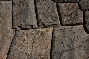 Cusco 'nun eteklerindeki Sacsayhuamn Kalesi' nin megalitik taş ustasının yakın çekimi. Bu bölge İnka mühendisliğinin bir başyapıtıdır ve Amerika 'daki en etkileyici arkeolojik komplekslerden biri olmaya devam etmektedir..