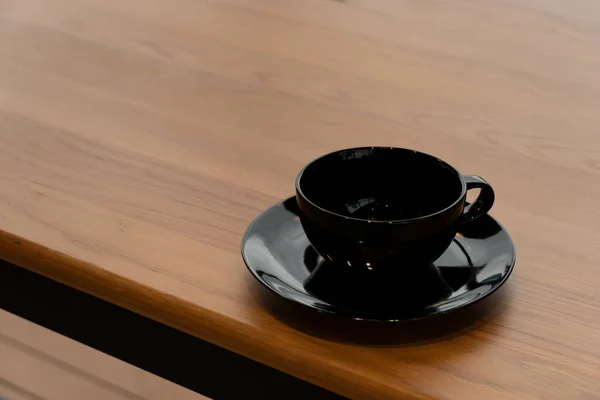 Xícara Cerâmica Preta Para Café Bebida Quente Mesa Madeira Fundo — Fotografia de Stock