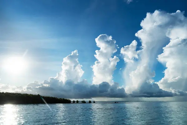 White Turbulence Cloud Blue Sky Sea Water Nature Background — ストック写真