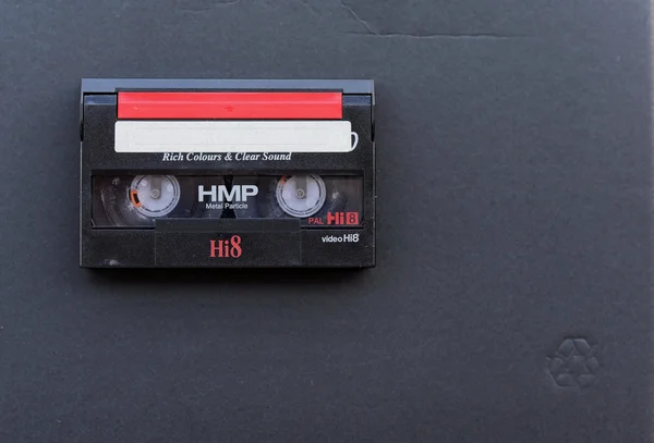 Міні червоно чорна відеокасета — стокове фото