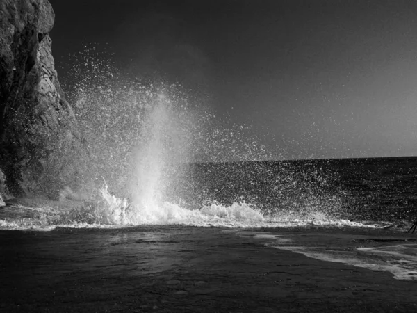 Waves at Stormy sea, Santorini island, Greece - Stock Image — Stock Photo, Image