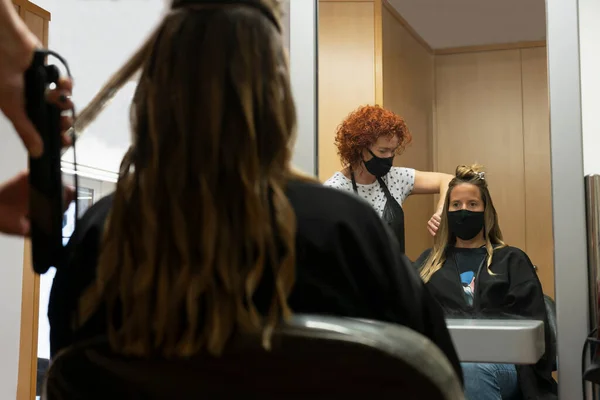 Professional Hairdresser Stylist Making Special Hairstyle Straightening Long Beautiful Hair — Stock Photo, Image