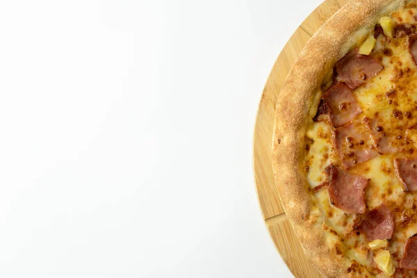 Pizza Havaiana Saborosa Com Queijo Bacon Crocante Abacaxi Placa Pizza — Fotografia de Stock