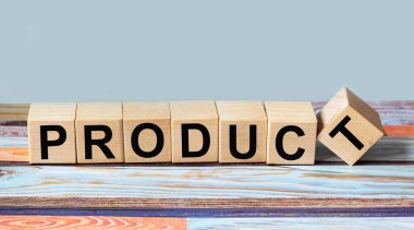 Işık arka planında izole edilmiş yapı taşlarından yapılmış sözcük ürünü