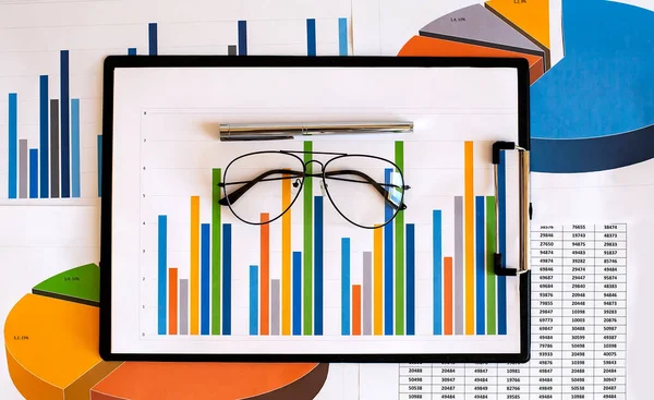 Üzleti Dokumentum Pénzügyi Diagram Grafikon — Stock Fotó