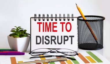 Bozmak için metin zamanı olan Araçlar ve Notlar ile Not Defteri, iş konsepti