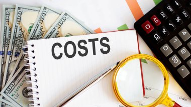 Kelime mesajları. Çizelge, dolar ve ofis araçlarıyla iş kavramı