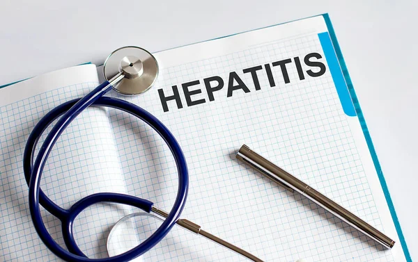 Carta Con Testo Hepatitis Sul Tavolo Con Stetoscopio — Foto Stock