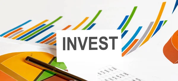 Invest Szöveg Papíron Diagram Háttér Tollal — Stock Fotó