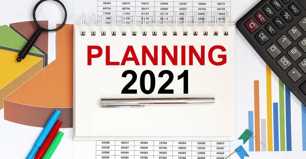 Notatnik Tekstami Planning 2021 Wykresach Biznesowych Długopisach Wykresach — Zdjęcie stockowe