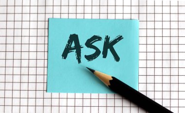 ASK, bu ifade renkli çıkartmalara, not defterine yazılmıştır. İş konsepti