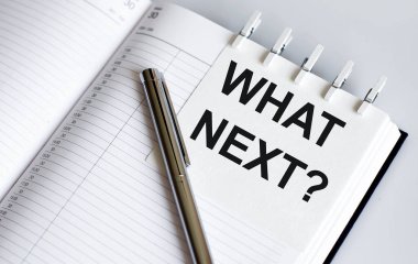 Kalemle kısa nota dokusu arka planında ne tür bir sonraki işlem