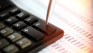 Kalem ve hesap makinesi grafiğe odaklan.