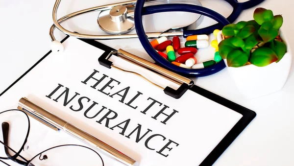 Gesundheitsversicherung Text Mit Hintergrund Von Medikamenten Stethoskop — Stockfoto