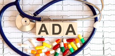 Engelli Amerikalı Bölge Savcı Yardımcısı Acton tahta bloklar şeması