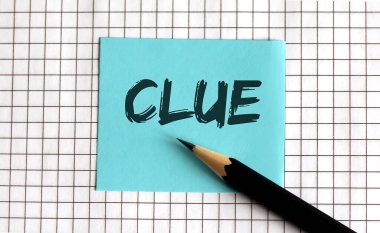 CLUE, bu ifade renkli çıkartmalara, not defterine yazılır. İş konsepti