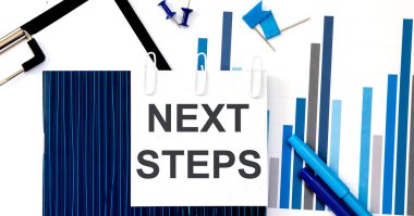 Çizelge, konsept ve etiketli NEXT STEPS hakkında Araçlar ve Notlar içeren Not Defteri
