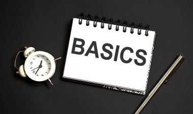 Kelime yazma metni BASICS. Siyah arka planda iş kavramı