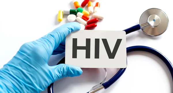 Çinde Hiv Malzemeleri Haplar Steteskop Olan Bir Kart Laç — Stok fotoğraf