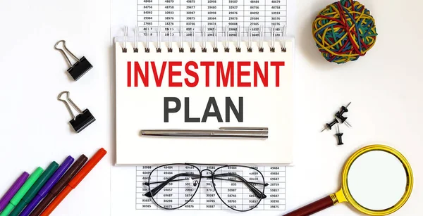 Çizelge Üzerinde Investment Plan Metni Olan Defter — Stok fotoğraf